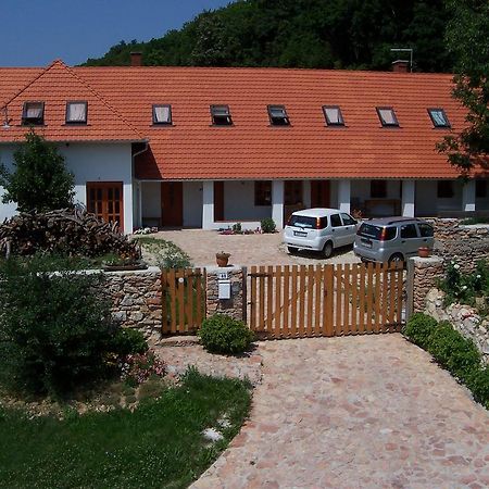 Bakonyi Apartmanhaz Eplény Zewnętrze zdjęcie