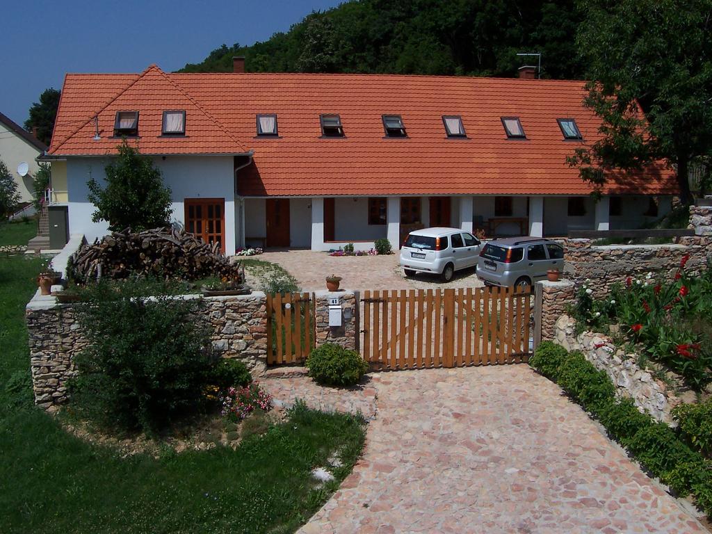 Bakonyi Apartmanhaz Eplény Zewnętrze zdjęcie